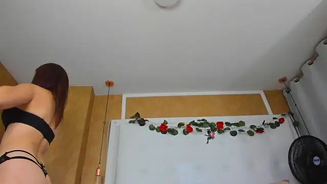 Snapshot of _evamilf_ chatting on April 11, 2026, 12:31 pm evamilf online show from April 11, 2026, 12:31 pm