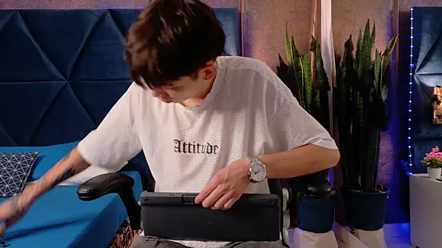 Snapshot of Lion_Foster01 chatting on October 22, 2025, 12:27 pm Lion Foster01 online show from October 22, 2025, 12:27 pm