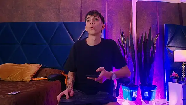 Snapshot of Lion_Foster01 chatting on December 2, 2025, 8:37 pm Lion Foster01 online show from December 2, 2025, 8:37 pm