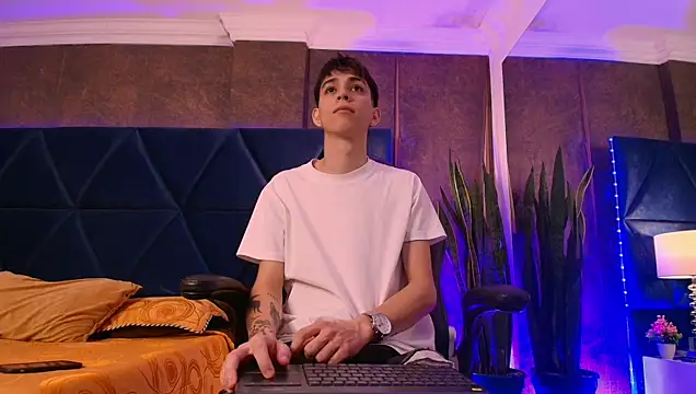 Snapshot of Lion_Foster01 chatting on December 3, 2025, 7:34 pm Lion Foster01 online show from December 3, 2025, 7:34 pm