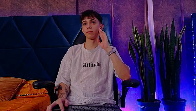 Snapshot of Lion_Foster01 chatting on December 4, 2025, 9:34 pm Lion Foster01 online show from December 4, 2025, 9:34 pm