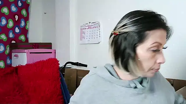 alixia81 online show from November 21, 2025, 8:51 pm