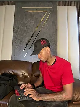 AaronCruz  online show from March 19, 2025, 7:27 pm