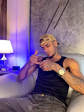 AaronCruz  online show from September 17, 2025, 1:02 pm