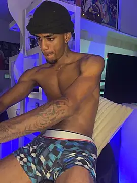 AaronCruz  online show from October 4, 2025, 3:48 am