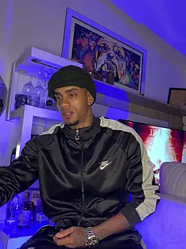 AaronCruz  online show from October 9, 2025, 4:43 am