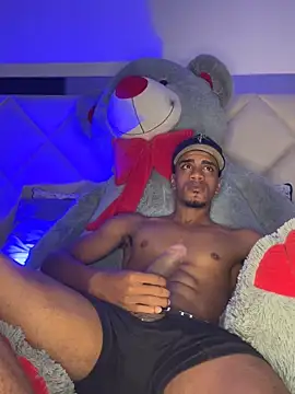 AaronCruz  online show from November 9, 2025, 7:17 am