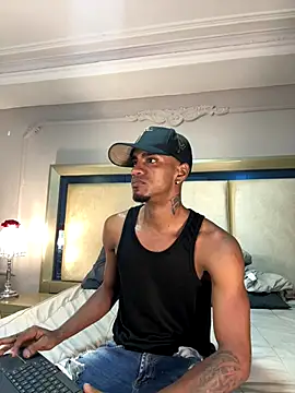 AaronCruz  online show from December 2, 2025, 9:21 pm