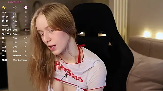 PollyAgata online show from October 18, 2025, 7:25 pm