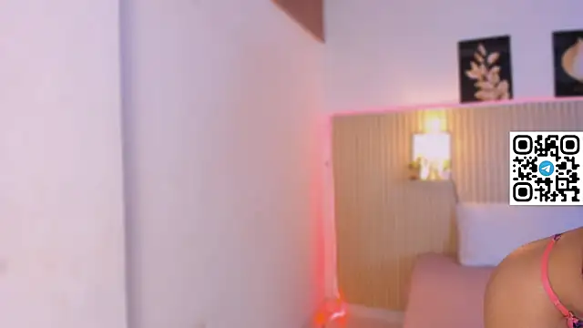 Snapshot of Harmony_Malkova chatting on November 22, 2025, 3:05 am Harmony Malkova online show from November 22, 2025, 3:05 am