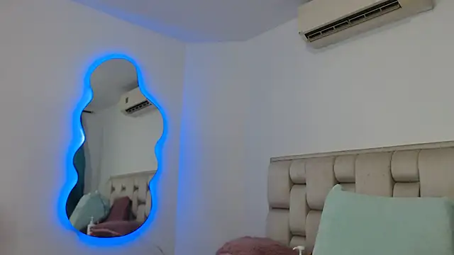 Roxy-Smith online show from December 13, 2025, 10:59 pm