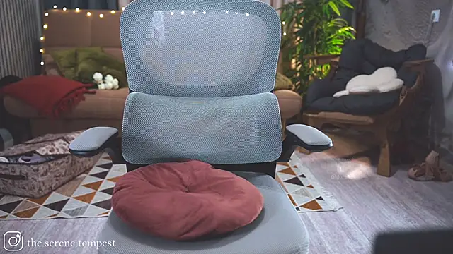 Feral Berrry  online show from November 11, 2025, 5:40 am