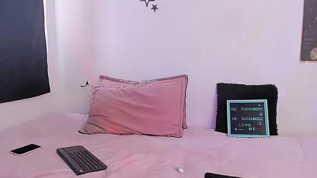 Snapshot of AlyRoses chatting on November 6, 2025, 1:23 pm AlyRoses online show from November 6, 2025, 1:23 pm