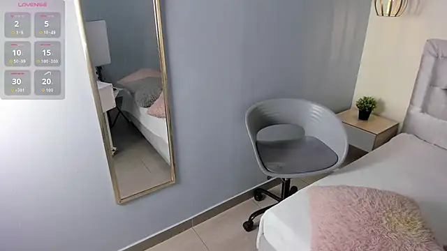 escarleth   online show from March 25, 2026, 1:50 pm