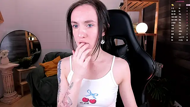 Dearly kitty online show from May 13, 2026, 1:08 pm