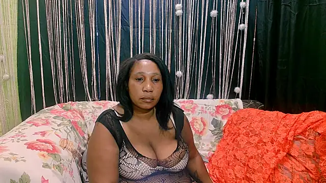 Snapshot of SexcGals chatting on November 4, 2025, 6:18 pm SexcGals online show from November 4, 2025, 6:18 pm