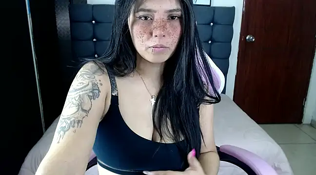 Snapshot of sarah_moon2 chatting on February 18, 2025, 2:59 pm sarah moon2 online show from February 18, 2025, 2:59 pm