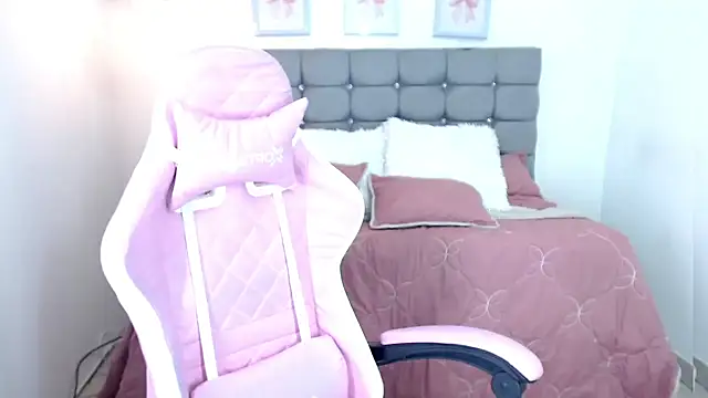 Snapshot of sarah_moon2 chatting on October 30, 2025, 5:02 pm sarah moon2 online show from October 30, 2025, 5:02 pm