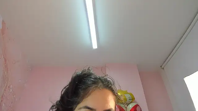 soyzarahtorres online show from November 28, 2025, 10:12 pm