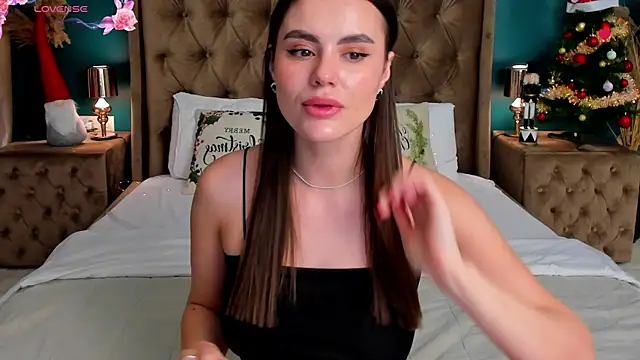 CalyMoon online show from January 9, 2026, 8:21 pm