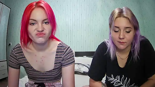 Snapshot of ChrisGirls chatting on December 6, 2024, 1:11 pm ChrisGirls online show from December 6, 2024, 1:11 pm