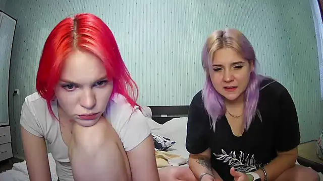 Snapshot of ChrisGirls chatting on December 7, 2024, 12:35 pm ChrisGirls online show from December 7, 2024, 12:35 pm