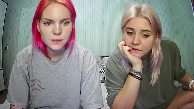 Snapshot of ChrisGirls chatting on December 22, 2024, 1:22 pm ChrisGirls online show from December 22, 2024, 1:22 pm