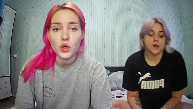 Snapshot of ChrisGirls chatting on January 7, 2025, 10:11 am ChrisGirls online show from January 7, 2025, 10:11 am