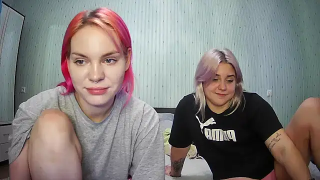 Snapshot of ChrisGirls chatting on January 7, 2025, 1:14 pm ChrisGirls online show from January 7, 2025, 1:14 pm