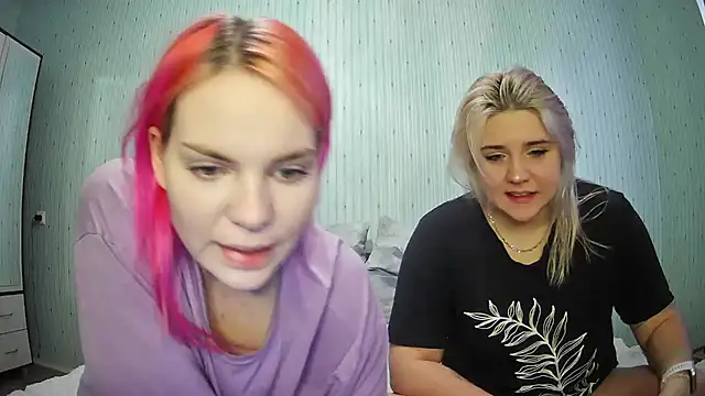 Snapshot of ChrisGirls chatting on January 11, 2025, 8:54 am ChrisGirls online show from January 11, 2025, 8:54 am