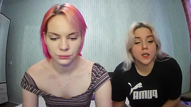 Snapshot of ChrisGirls chatting on January 15, 2025, 11:43 am ChrisGirls online show from January 15, 2025, 11:43 am