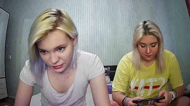 Snapshot of ChrisGirls chatting on January 18, 2025, 9:02 am ChrisGirls online show from January 18, 2025, 9:02 am