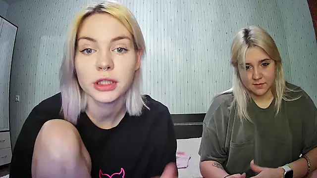 Snapshot of ChrisGirls chatting on January 22, 2025, 3:18 pm ChrisGirls online show from January 22, 2025, 3:18 pm