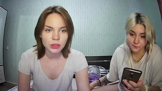 Snapshot of ChrisGirls chatting on February 2, 2025, 2:02 pm ChrisGirls online show from February 2, 2025, 2:02 pm