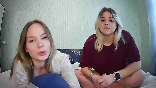 Snapshot of ChrisGirls chatting on September 30, 2025, 11:37 am ChrisGirls online show from September 30, 2025, 11:37 am
