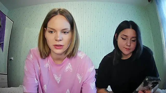 Snapshot of ChrisGirls chatting on October 22, 2025, 11:10 am ChrisGirls online show from October 22, 2025, 11:10 am