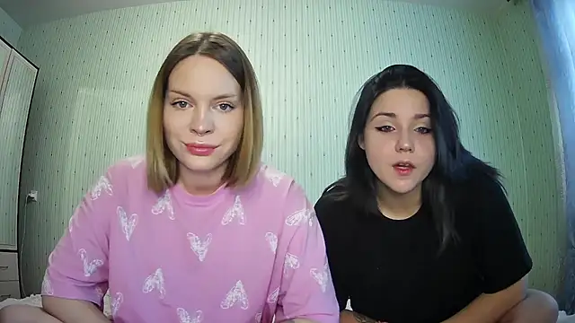Snapshot of ChrisGirls chatting on October 23, 2025, 10:25 am ChrisGirls online show from October 23, 2025, 10:25 am