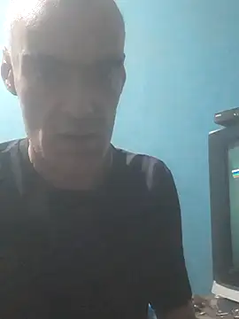 hugosafado333 online show from October 13, 2025, 4:23 am