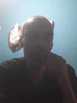 hugosafado333 online show from October 16, 2025, 5:30 am