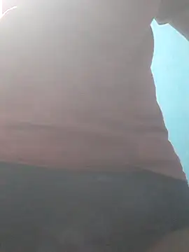 hugosafado333 online show from October 19, 2025, 9:37 pm