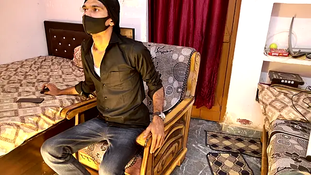 Snapshot of Habibi_big_b chatting on April 12, 2026, 5:40 pm Habibi big b online show from April 12, 2026, 5:40 pm