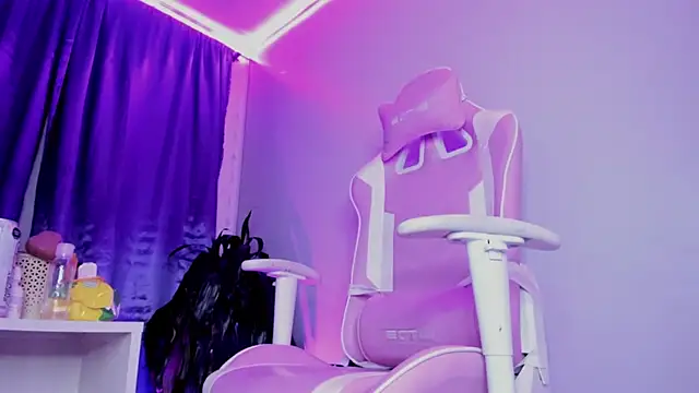 Snapshot of hanna__azumi chatting on February 3, 2025, 10:25 am hanna azumi online show from February 3, 2025, 10:25 am