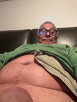 Snapshot of 4n4l1zz4m1 chatting on January 15, 2025, 8:37 pm 4n4l1zz4m1 online show from January 15, 2025, 8:37 pm