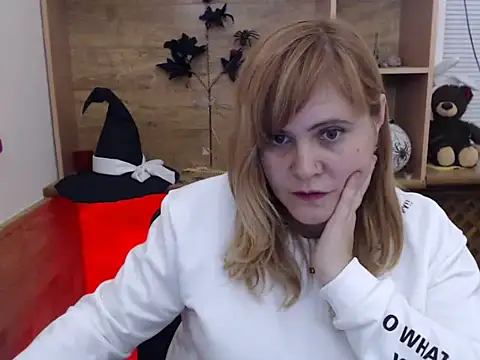 DaniellaKiss online show from November 21, 2025, 3:22 pm