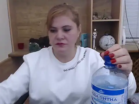 Snapshot of DaniellaKiss chatting on January 5, 2026, 5:27 pm DaniellaKiss online show from January 5, 2026, 5:27 pm