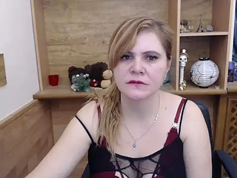 Snapshot of DaniellaKiss chatting on February 28, 2026, 9:27 pm DaniellaKiss online show from February 28, 2026, 9:27 pm