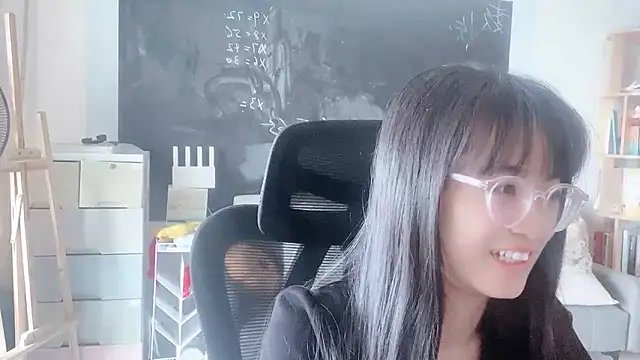 Snapshot of Honey-cici chatting on December 16, 2025, 7:24 am Honey-cici online show from December 16, 2025, 7:24 am