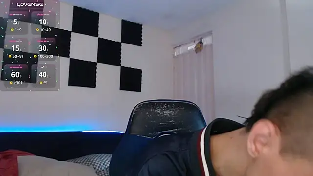 bryamado69 online show from November 4, 2025, 1:43 pm