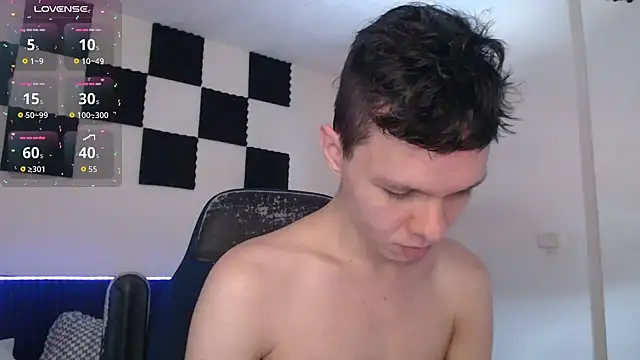 bryamado69 online show from November 17, 2025, 3:40 pm