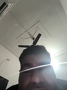 Snapshot of Gururonny07 chatting on February 16, 2025, 8:10 am Gururonny07 online show from February 16, 2025, 8:10 am